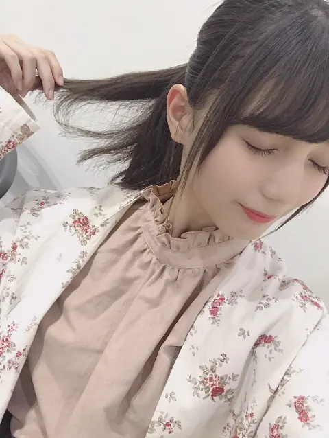 小坂 菜緒｜和菓子って美味しいですよね、私はいつも、甘いのが苦手って本当…（2018-10-17）｜4枚目