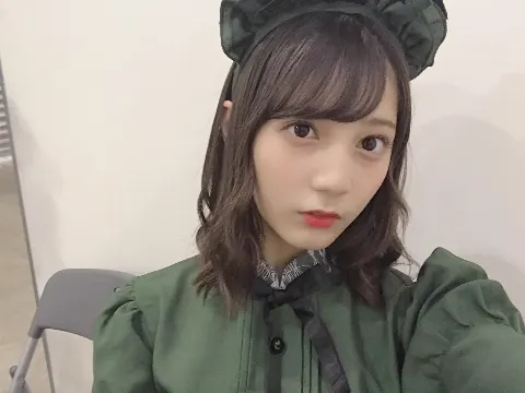 小坂 菜緒｜和菓子って美味しいですよね、私はいつも、甘いのが苦手って本当…（2018-10-17）｜6枚目