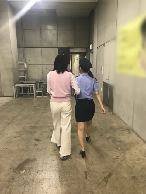 小坂 菜緒｜和菓子って美味しいですよね、私はいつも、甘いのが苦手って本当…（2018-10-17）｜8枚目