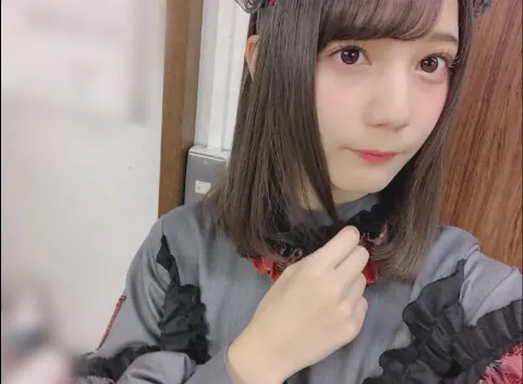小坂 菜緒｜この間、届いた荷物を取ろうとしてダンボールを開けたら見事に6…（2018-10-30）