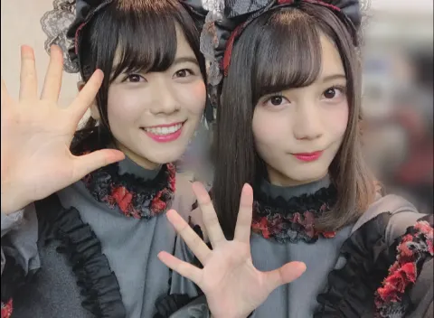 小坂 菜緒｜この間、届いた荷物を取ろうとしてダンボールを開けたら見事に6…（2018-10-30）｜4枚目