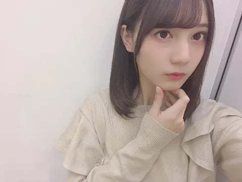小坂 菜緒｜布団に入ってから10分くらい経って、眠くなってきたから目を瞑…（2018-11-08）｜2枚目