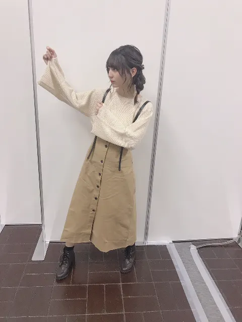 小坂 菜緒｜この時期は暖かい飲み物を飲みたくなりますよねって書きながら片…（2018-11-14）｜2枚目