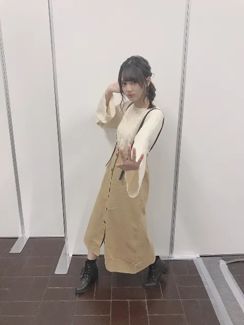 小坂 菜緒｜この時期は暖かい飲み物を飲みたくなりますよねって書きながら片…（2018-11-14）｜3枚目