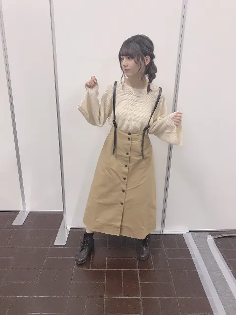 小坂 菜緒｜この時期は暖かい飲み物を飲みたくなりますよねって書きながら片…（2018-11-14）｜4枚目
