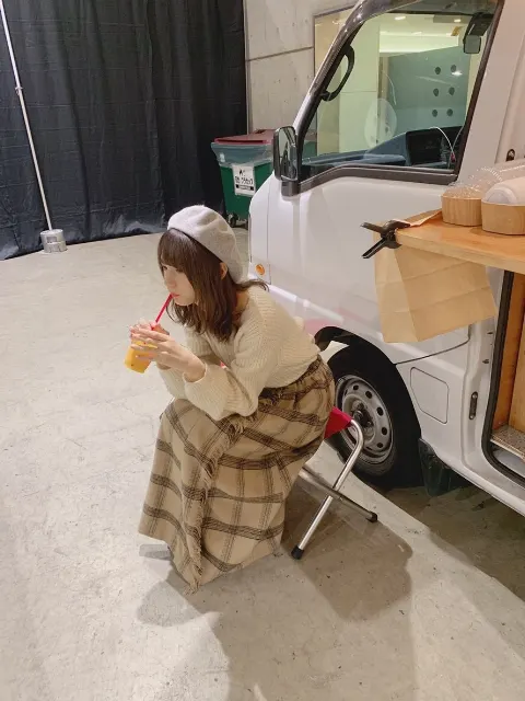 小坂 菜緒｜この間、服を買ったんですね、届くのに7日待ってやっと届いた~…（2018-11-24）｜6枚目