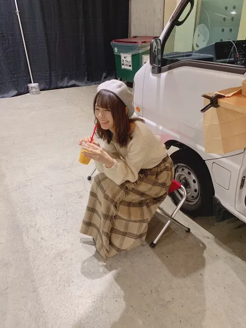小坂 菜緒｜この間、服を買ったんですね、届くのに7日待ってやっと届いた~…（2018-11-24）｜7枚目