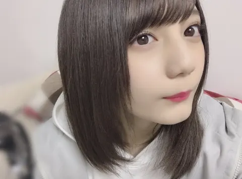 小坂 菜緒｜寒いって分かってたはずなのに、家にマフラーを忘れて後悔し、韓…（2018-12-16）｜2枚目