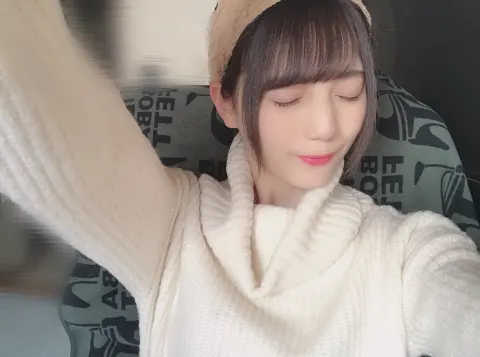 小坂 菜緒｜ある日、ホットチョコレートを飲んだんですけど。私は別に甘党じ…（2019-01-06）｜2枚目