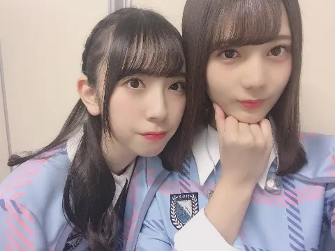 小坂 菜緒｜雨が好きで、学校の帰りとか傘を持っててもわざと濡れて帰ったり…（2019-02-24）｜2枚目