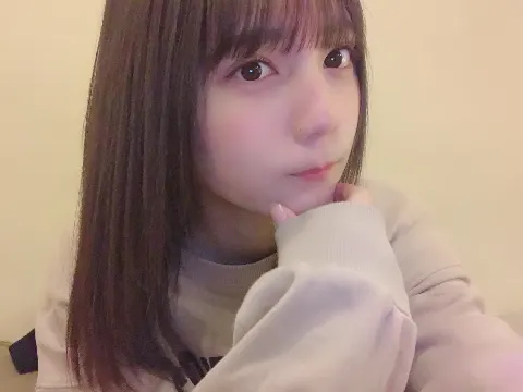 小坂 菜緒｜雨が好きで、学校の帰りとか傘を持っててもわざと濡れて帰ったり…（2019-02-24）｜3枚目