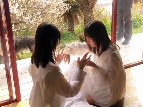 小坂 菜緒｜すごく甘いものが食べたいけど、あんまり好きじゃないの、感情が…（2019-03-25）｜3枚目