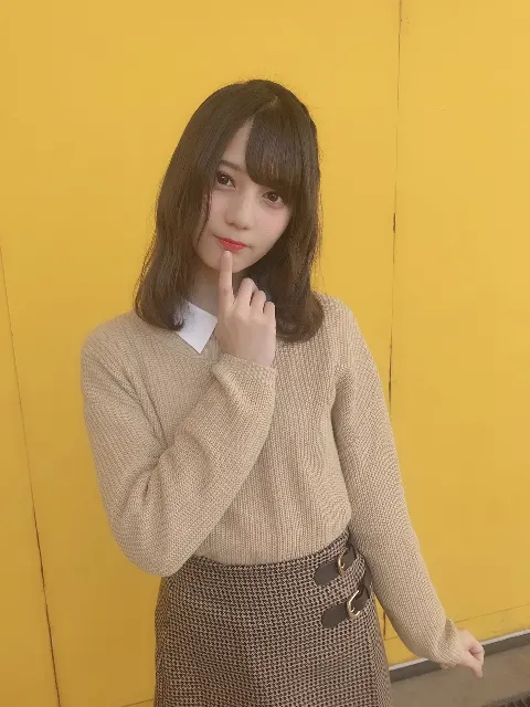 小坂 菜緒｜春の日差しに春の風、私は花粉症ではないのでお花見に行きます。…（2019-04-05）