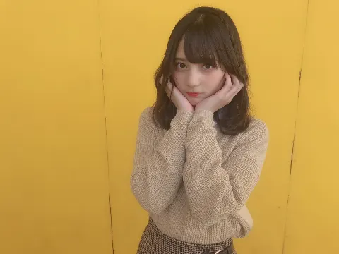 小坂 菜緒｜春の日差しに春の風、私は花粉症ではないのでお花見に行きます。…（2019-04-05）｜2枚目