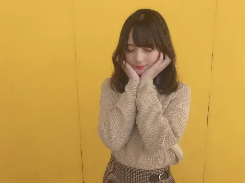 小坂 菜緒｜春の日差しに春の風、私は花粉症ではないのでお花見に行きます。…（2019-04-05）｜3枚目