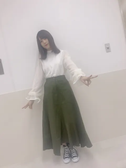 小坂 菜緒｜この暖かい気温と風に吹かれると、何だか懐かしい気持ちになりま…（2019-04-13）｜2枚目
