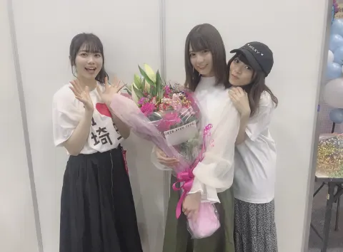 小坂 菜緒｜この暖かい気温と風に吹かれると、何だか懐かしい気持ちになりま…（2019-04-13）｜4枚目