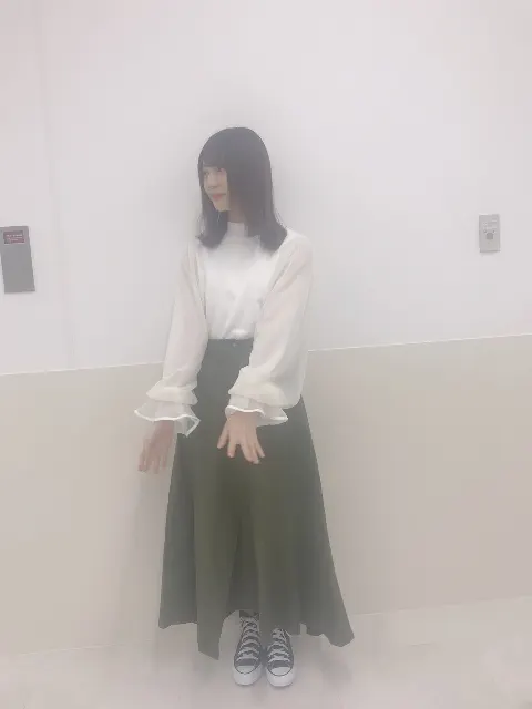小坂 菜緒｜この暖かい気温と風に吹かれると、何だか懐かしい気持ちになりま…（2019-04-13）｜6枚目