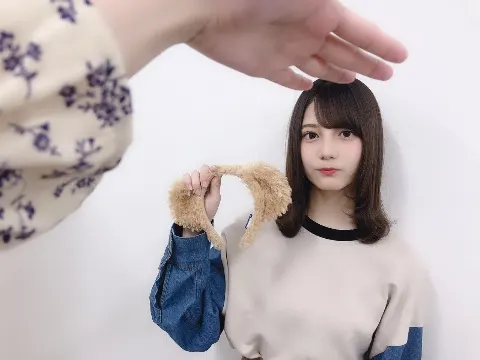 小坂 菜緒｜朝のニュースを見て今日の曜日を知る毎日。今日の朝もテレビを見…（2019-05-04）｜8枚目