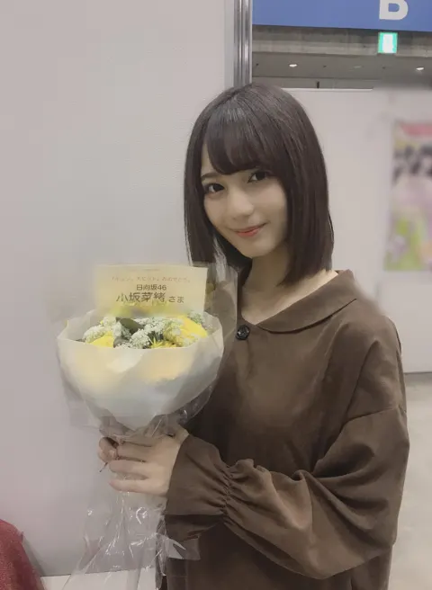 小坂 菜緒｜やっと外に出れたと思ったら、やっぱり嫌になって10分でその場…（2019-05-08）｜3枚目