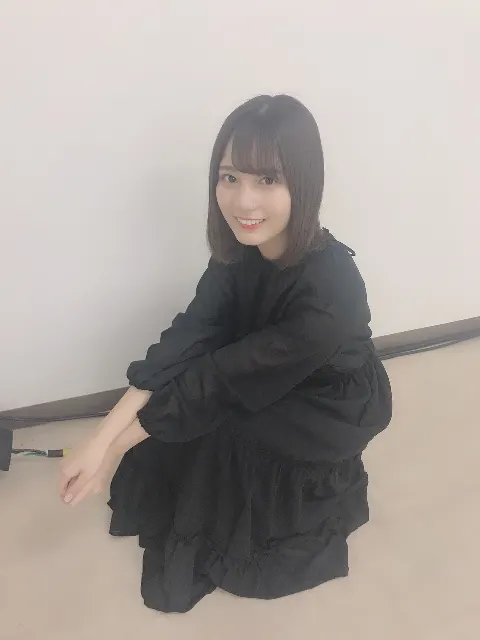 小坂 菜緒｜やっと外に出れたと思ったら、やっぱり嫌になって10分でその場…（2019-05-08）｜9枚目