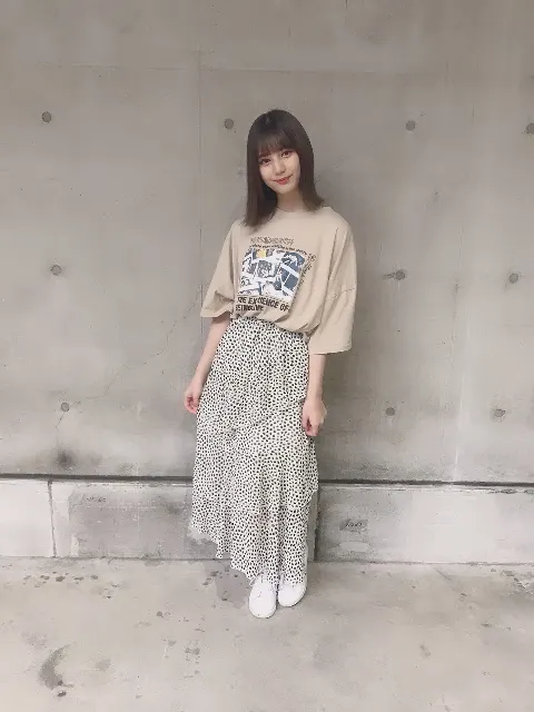 小坂 菜緒｜新しい靴を買ったはいいものの、中敷の張り付き具合が微妙なのか…（2019-06-05）｜2枚目