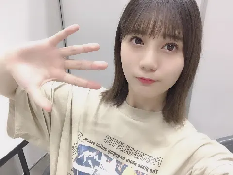 小坂 菜緒｜新しい靴を買ったはいいものの、中敷の張り付き具合が微妙なのか…（2019-06-05）｜3枚目
