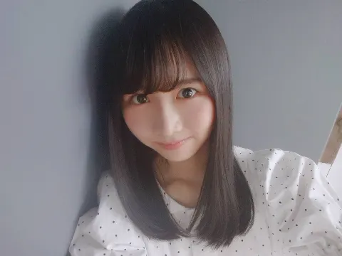 上村 ひなの｜54,３列目の真ん中（2019-06-18）｜2枚目