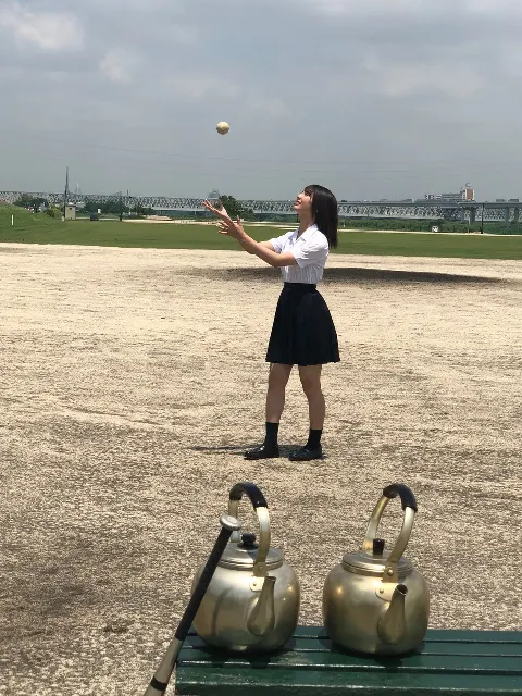 小坂 菜緒｜今目の前にあるものを言います。皆さん予想して？正解は…紅茶です。微糖の。（2019-07-18）｜5枚目