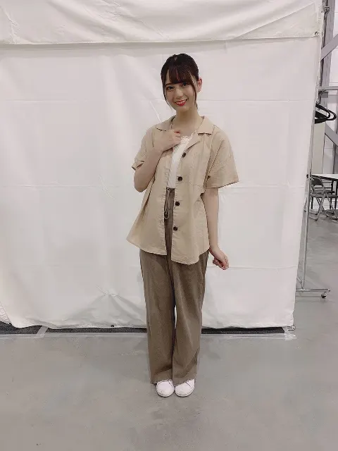 小坂 菜緒｜今目の前にあるものを言います。皆さん予想して？正解は…お水です。（2019-07-19）｜7枚目
