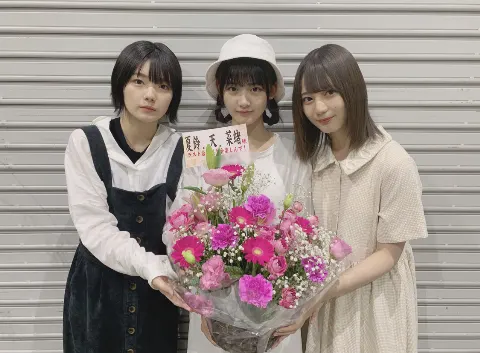 小坂 菜緒｜今目の前にあるものを言います。皆さん予想して？正解は…お水です。（2019-07-19）｜14枚目
