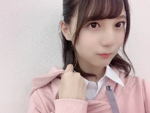 小坂 菜緒｜夜のスキンケアでパックをするんですけど、してる時って暇になる…（2019-10-24）｜5枚目