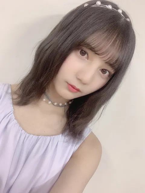 小坂 菜緒｜部屋にいると寒い。外にいると暖かい。なぜ、部屋が寒いのか。その謎は未だに解明されていない。ただ、寒さに耐え抜くのみ。（2020-03-17）｜3枚目