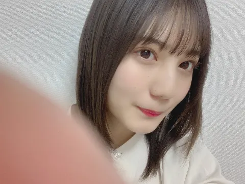 小坂 菜緒｜3.27（2020-04-07）｜2枚目
