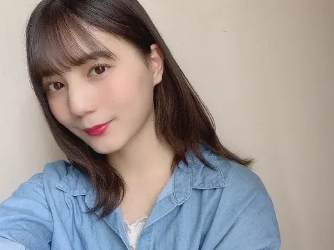 小坂 菜緒｜5月の少し涼しくなった風を感じながら布団に入るのが、一番至福…（2020-05-03）｜4枚目