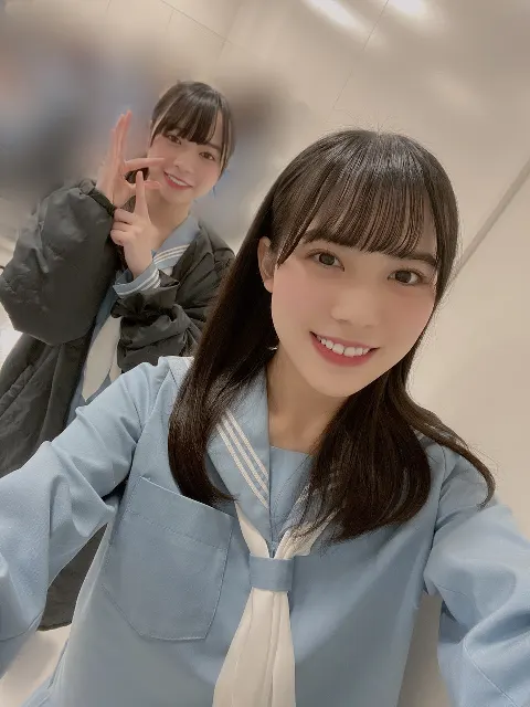 森本 茉莉｜水色セーラー服（2020-11-26）｜2枚目