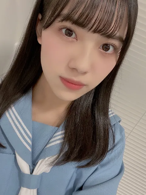 森本 茉莉｜水色セーラー服（2020-11-26）｜4枚目