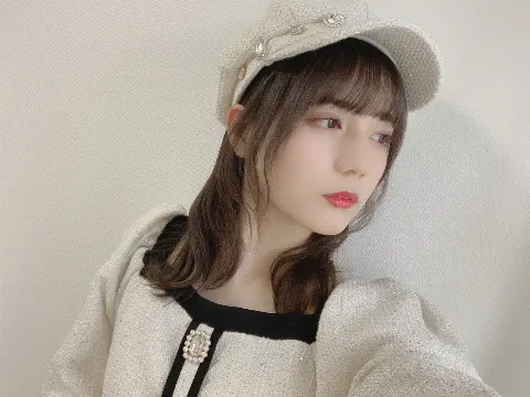 小坂 菜緒｜振り返れば平行線、ただ今歩いている道は紆曲している。人生をひ…（2021-01-31）｜2枚目