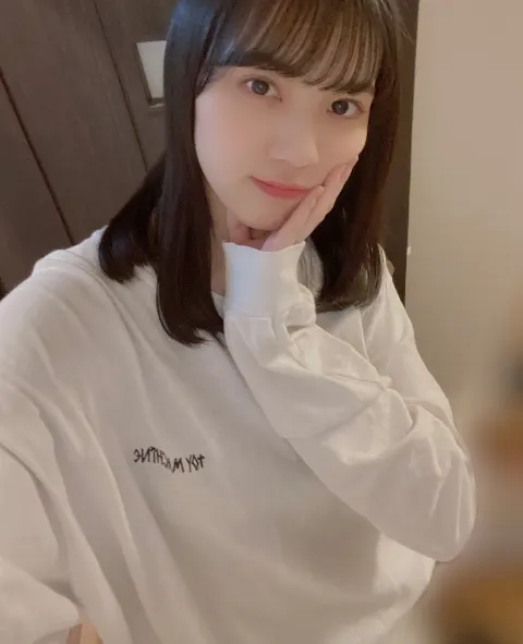 森本 茉莉｜衣替えせずに、兄のクローゼットばかり開けている。（2021-04-18）｜3枚目