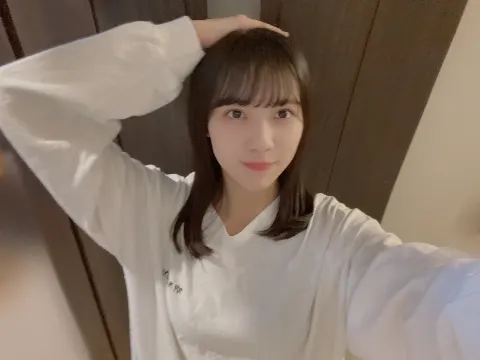森本 茉莉｜衣替えせずに、兄のクローゼットばかり開けている。（2021-04-18）｜4枚目