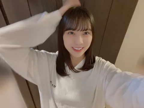 森本 茉莉｜衣替えせずに、兄のクローゼットばかり開けている。（2021-04-18）｜5枚目