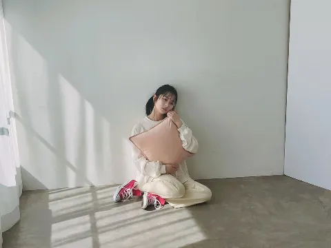 上村 ひなの｜18歳、なりました。（2022-04-12）｜2枚目