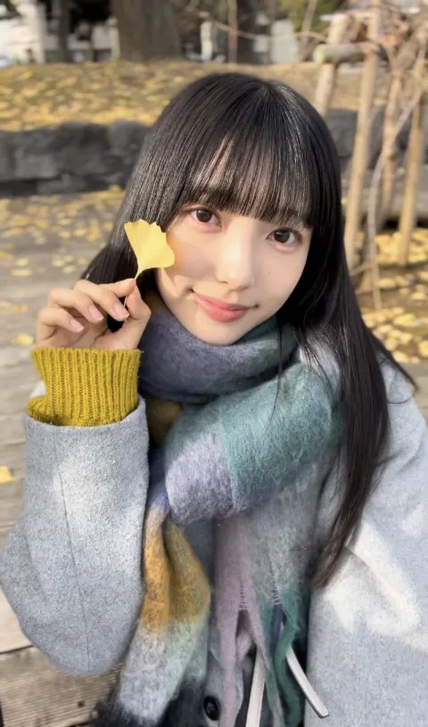 小西 夏菜実｜みかんを食べ過ぎたら本当に手が黄色くなった 小西夏菜実 524773（2022-12-03）｜2枚目