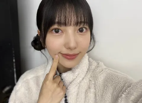 小西 夏菜実｜お仕事終わり東京の夜景を眺めながらボーっとするのが最近のルーティン 小西夏菜実 524773（2022-12-15）
