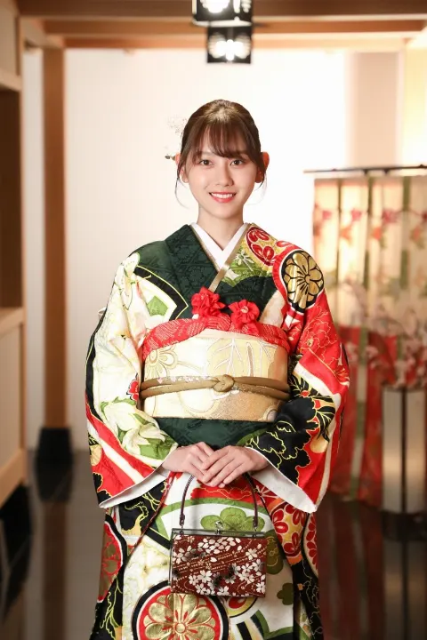 平岡 海月｜冬をギュッと集めた1月、おかげさまで平岡海月成人致しました。（2023-01-13）｜2枚目