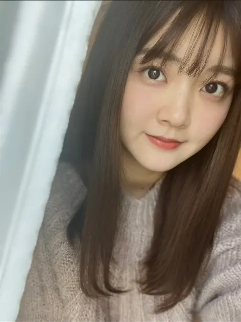 山下 葉留花｜たくさんのお花に囲まれて。山下葉留花（2023-03-05）｜2枚目