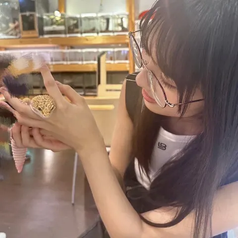 森本 茉莉｜あまりの湿気に、外歩く時眼鏡が使いものにならない日々（2023-08-13）｜6枚目
