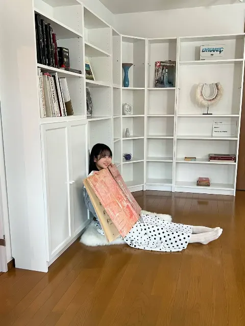 上村 ひなの｜こたつで冬（2023-12-08）｜3枚目
