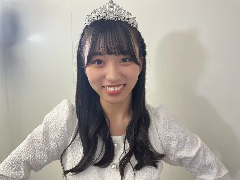 上村 ひなの｜💛🤍（2023-12-08）