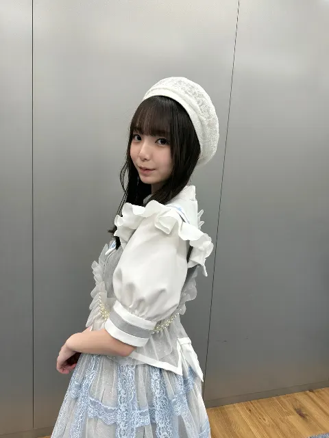 渡辺 莉奈｜どの場所にも本ひとつあればどこへでも飛び立てる。貴方ならどの本を選びますか？（2024-02-03）｜3枚目
